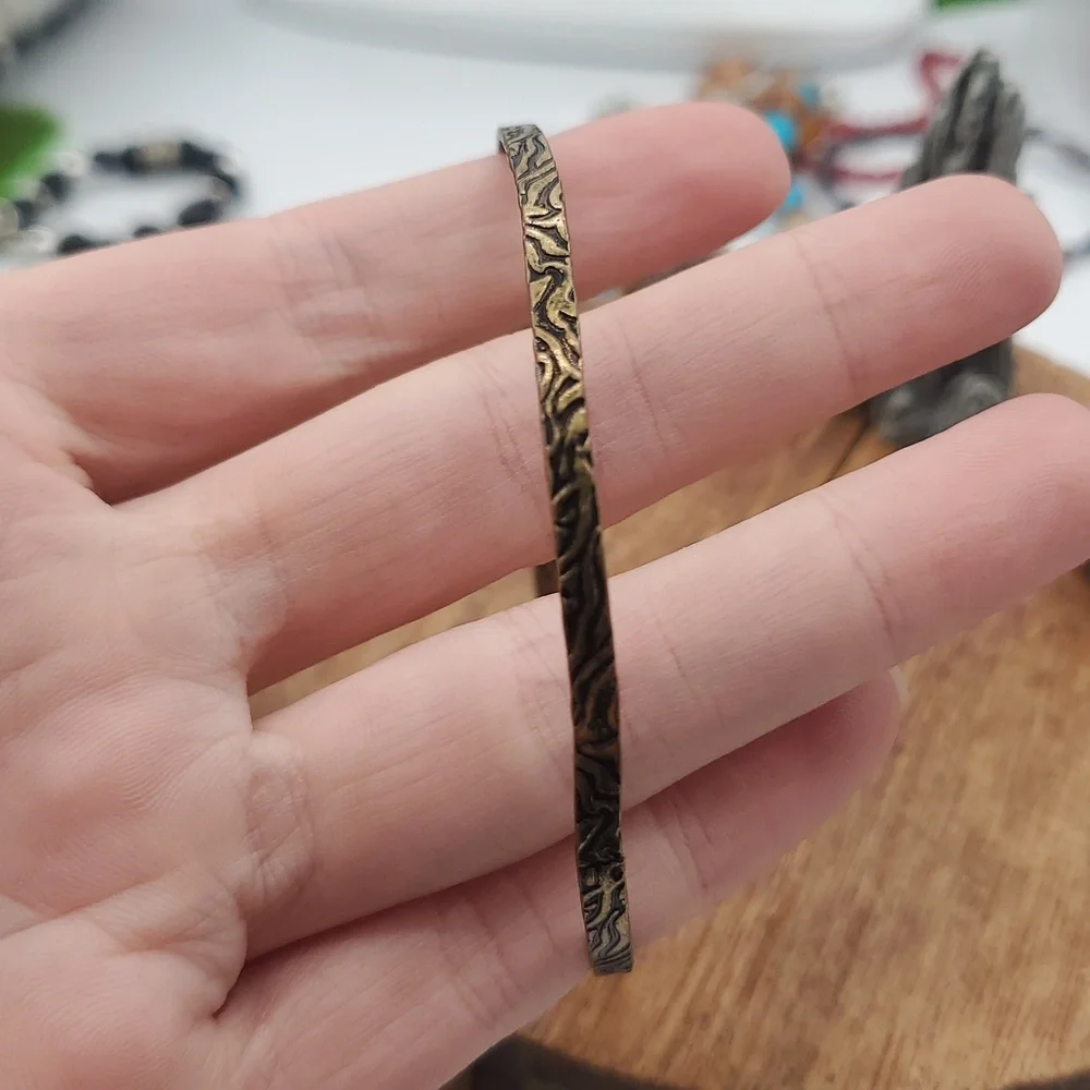 Cobble Etched‎ Bracelet B3419